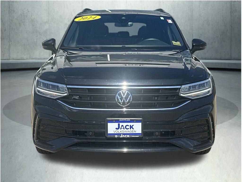 Used 2024 Volkswagen Tiguan SE R-Line FWD image 9