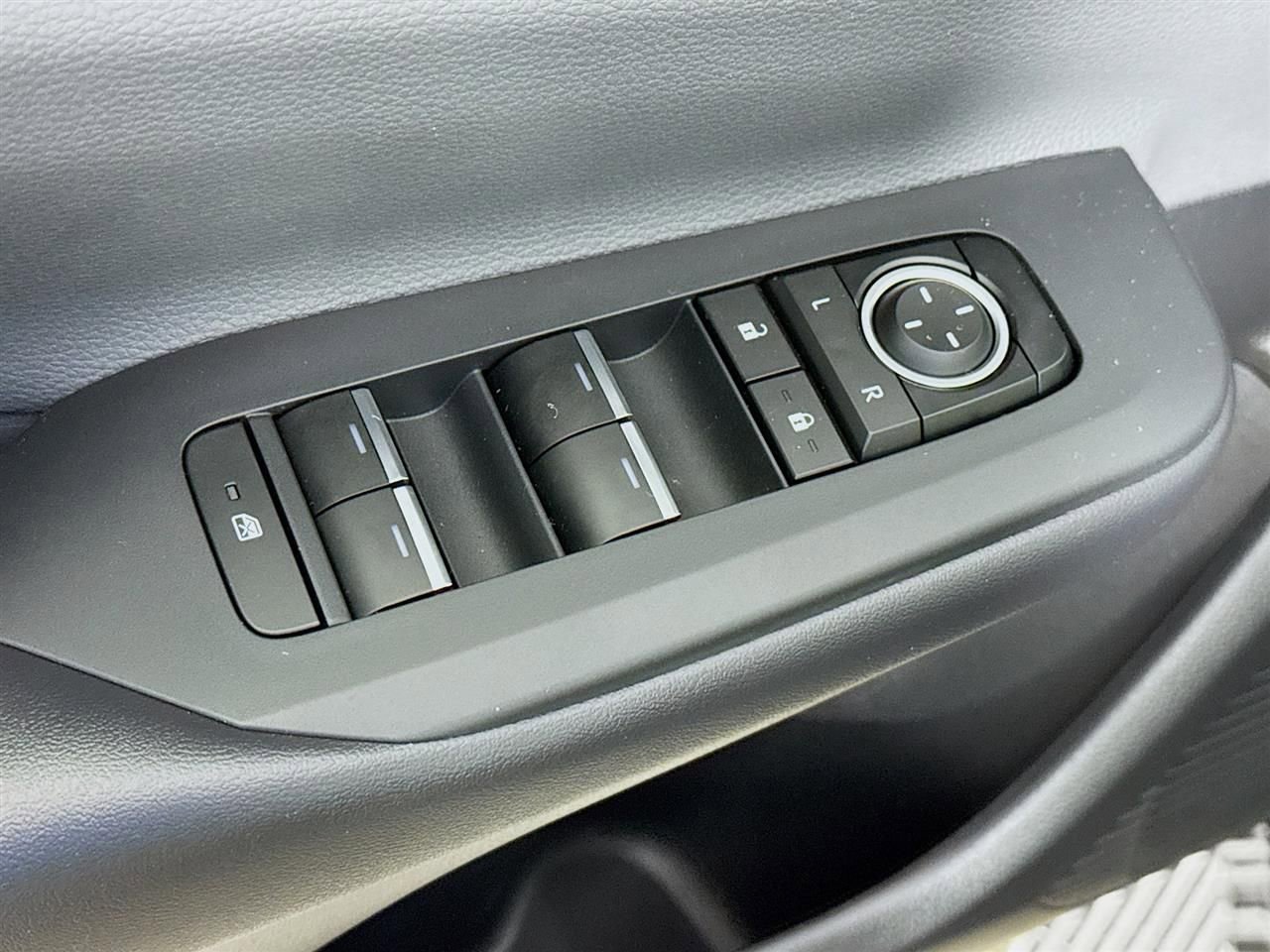 Used 2023 Toyota Prius XLE AWD/4WD image 17