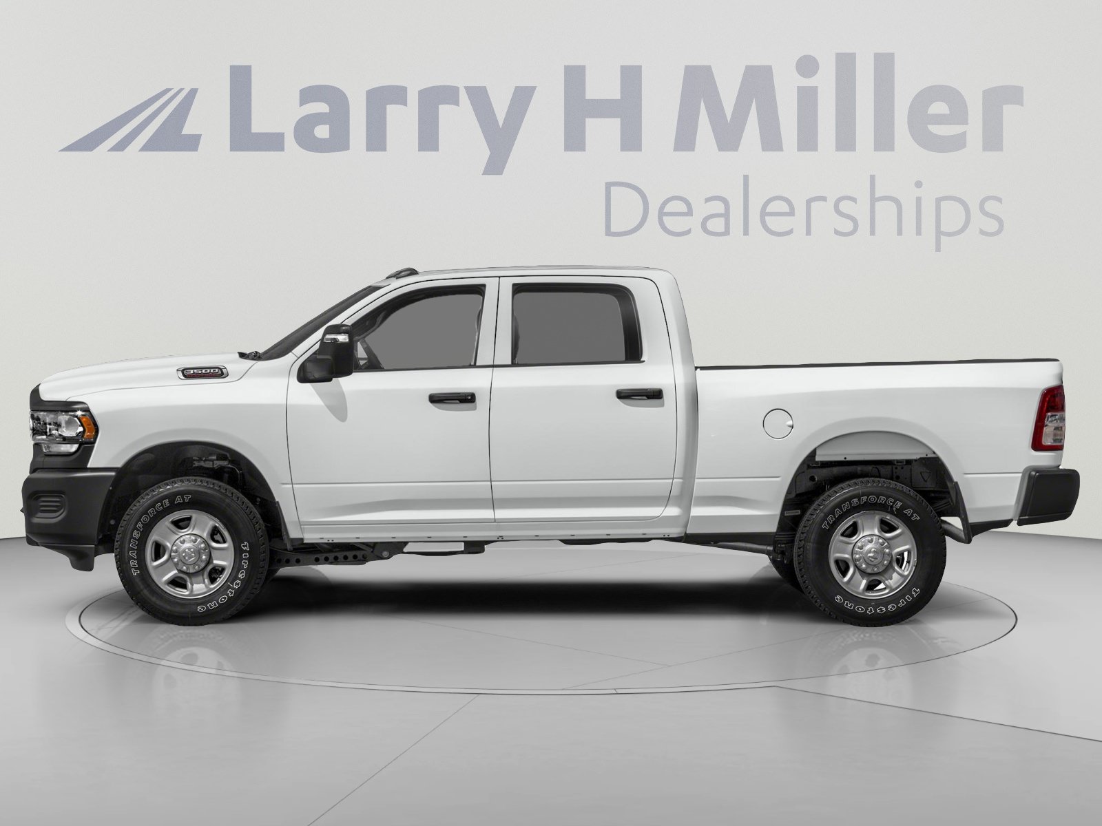 Used 2024 RAM 3500 Tradesman w/ Chrome Appearance Group AWD/4WD image 3