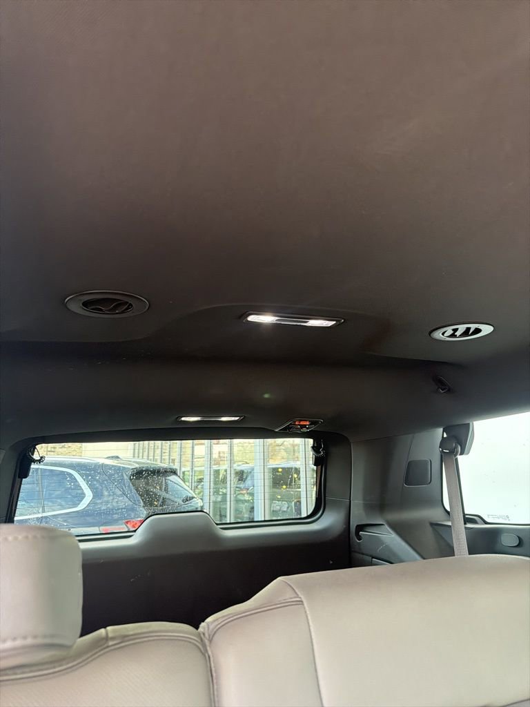 Used 2023 GMC Yukon SLT w/ SLT Luxury Package image 18