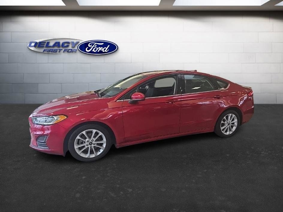 Used 2020 Ford Fusion SE image 3