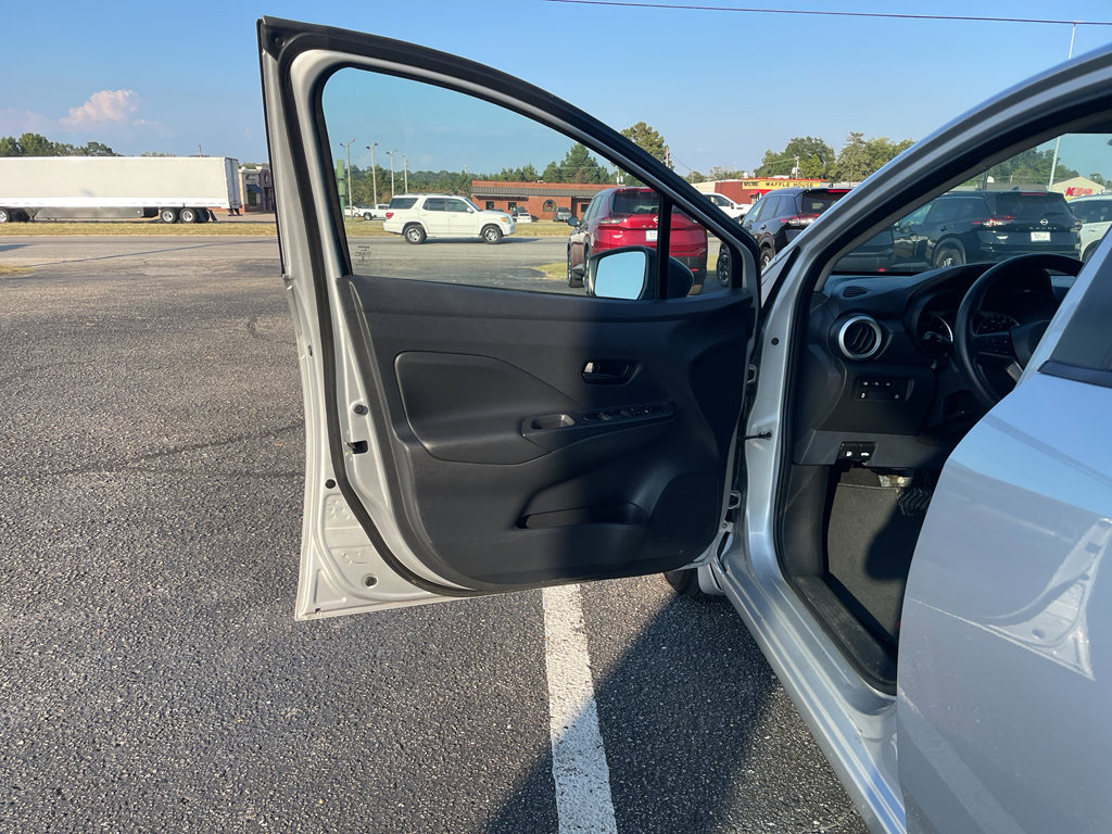 Used 2022 Nissan Versa S image 8