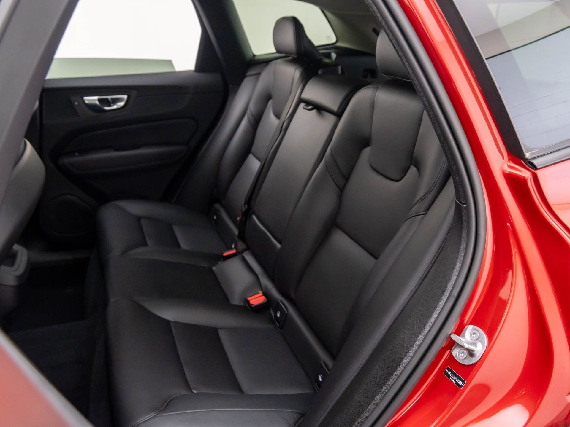 Used 2025 Volvo XC60 B5 Core w/ Protection Package Premier image 16