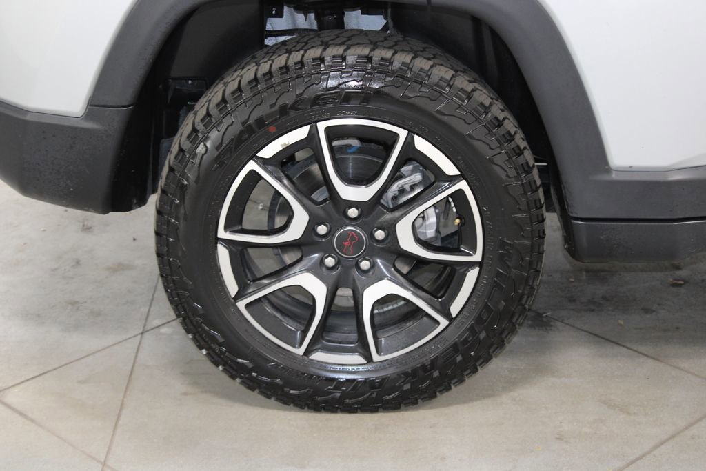 Used 2025 Jeep Compass Trailhawk image 14
