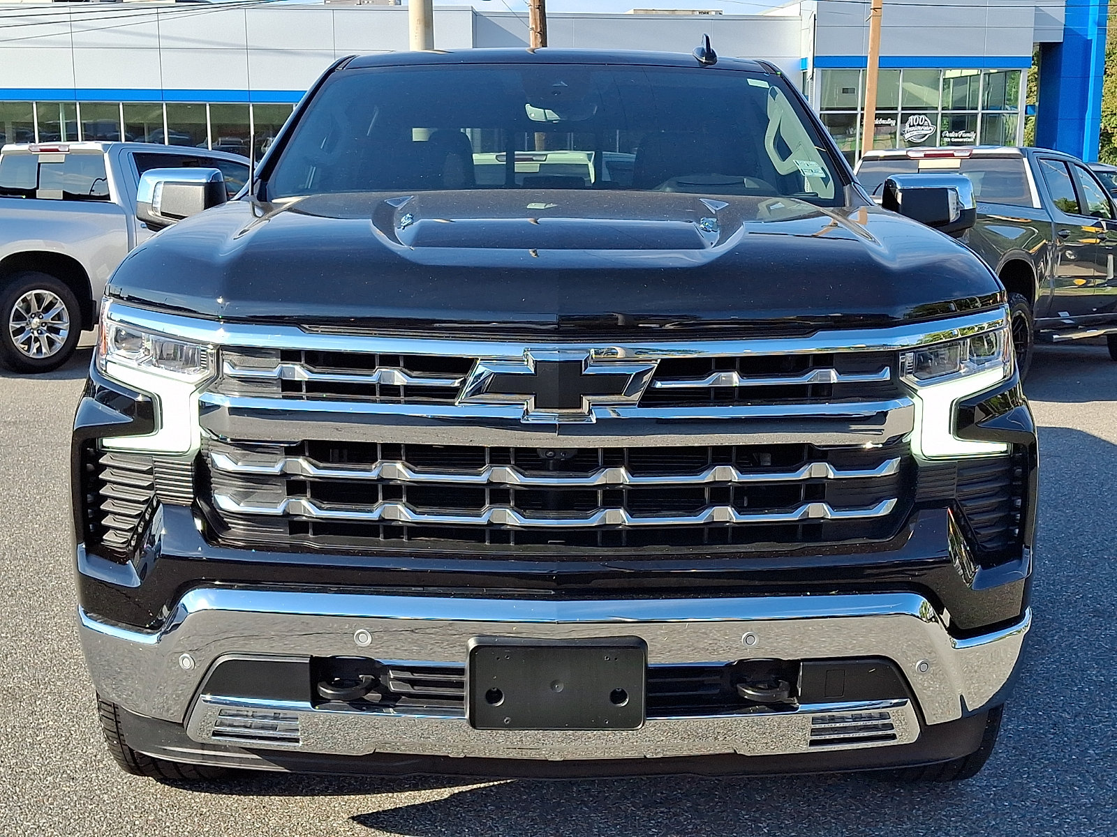 Certified 2025 Chevrolet Silverado 1500 LTZ w/ Technology Package AWD/4WD image 2
