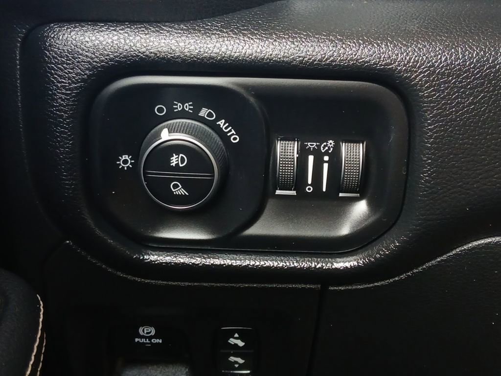 Used 2020 RAM 1500 Laramie RWD image 12