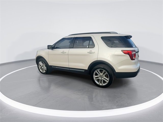 Used 2017 Ford Explorer XLT w/ Equipment Group 202A image 6