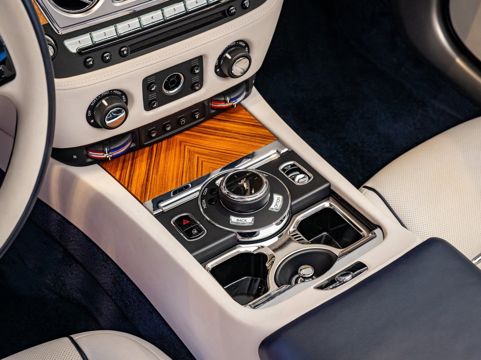 Used 2018 Rolls-Royce Dawn image 17