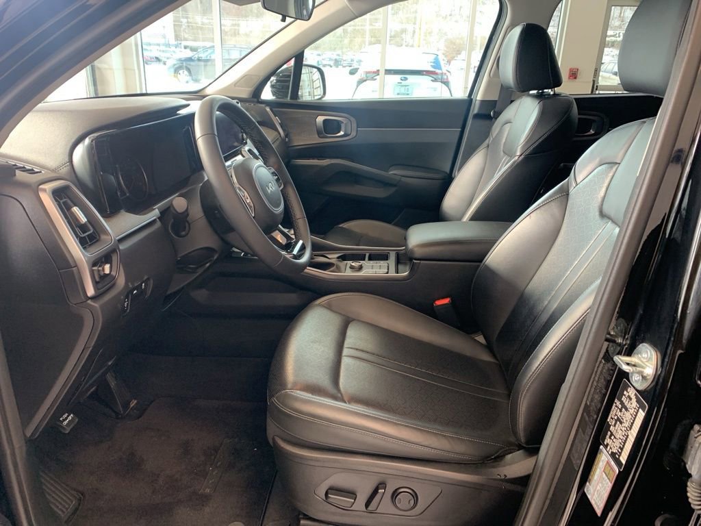 Used 2023 Kia Sorento S image 4