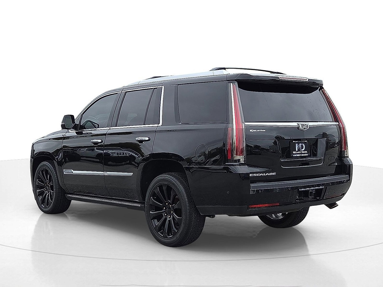 Used 2017 Cadillac Escalade Platinum image 4