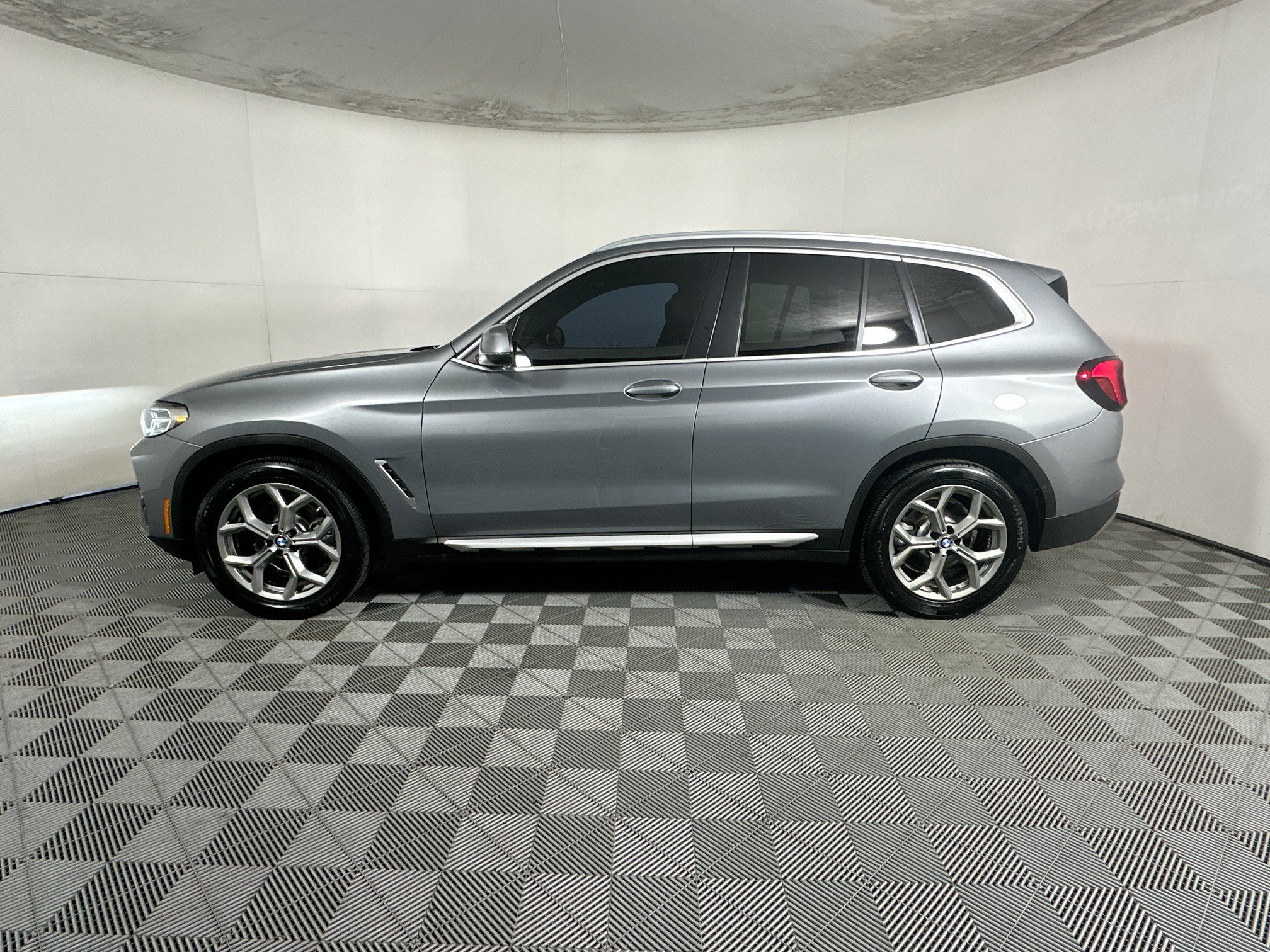 Used 2024 BMW X3 sDrive30i w/ Convenience Package RWD image 6