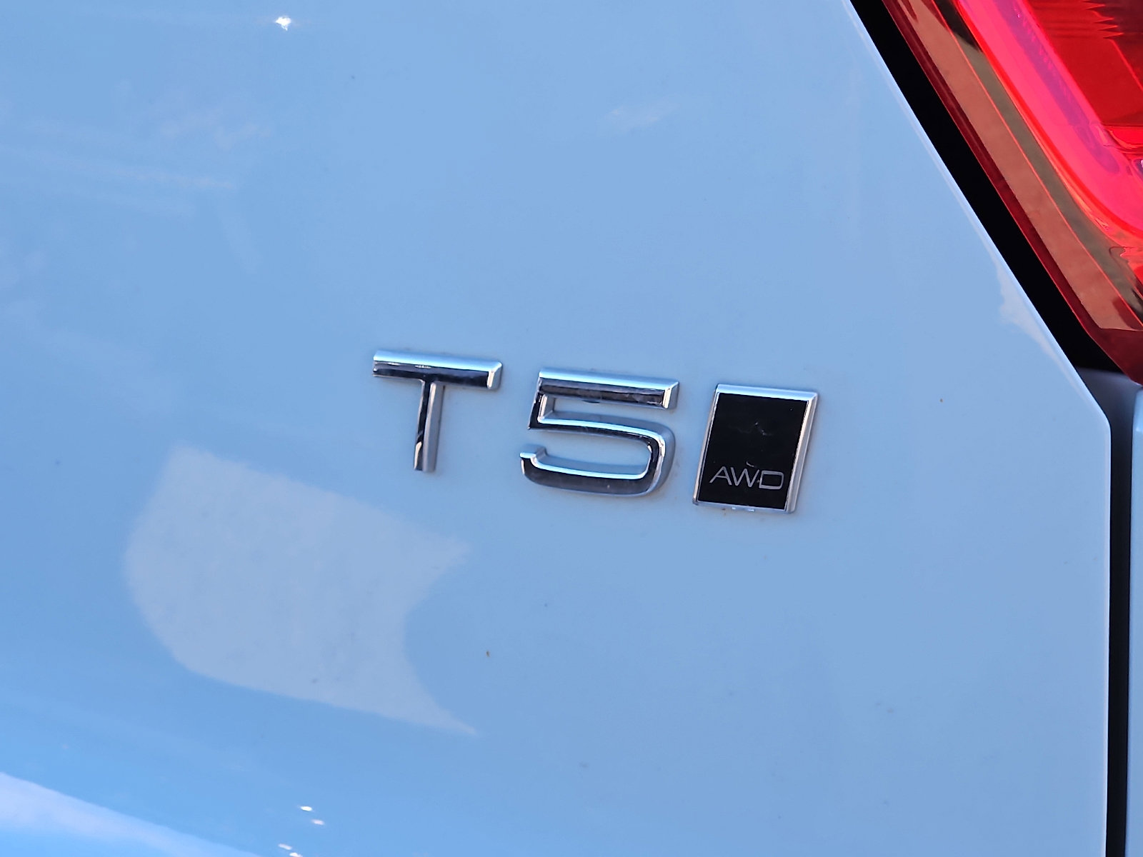 Used 2019 Volvo XC40 T5 Momentum image 9