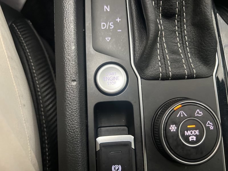 Used 2022 Volkswagen Atlas Cross Sport SE AWD/4WD image 23