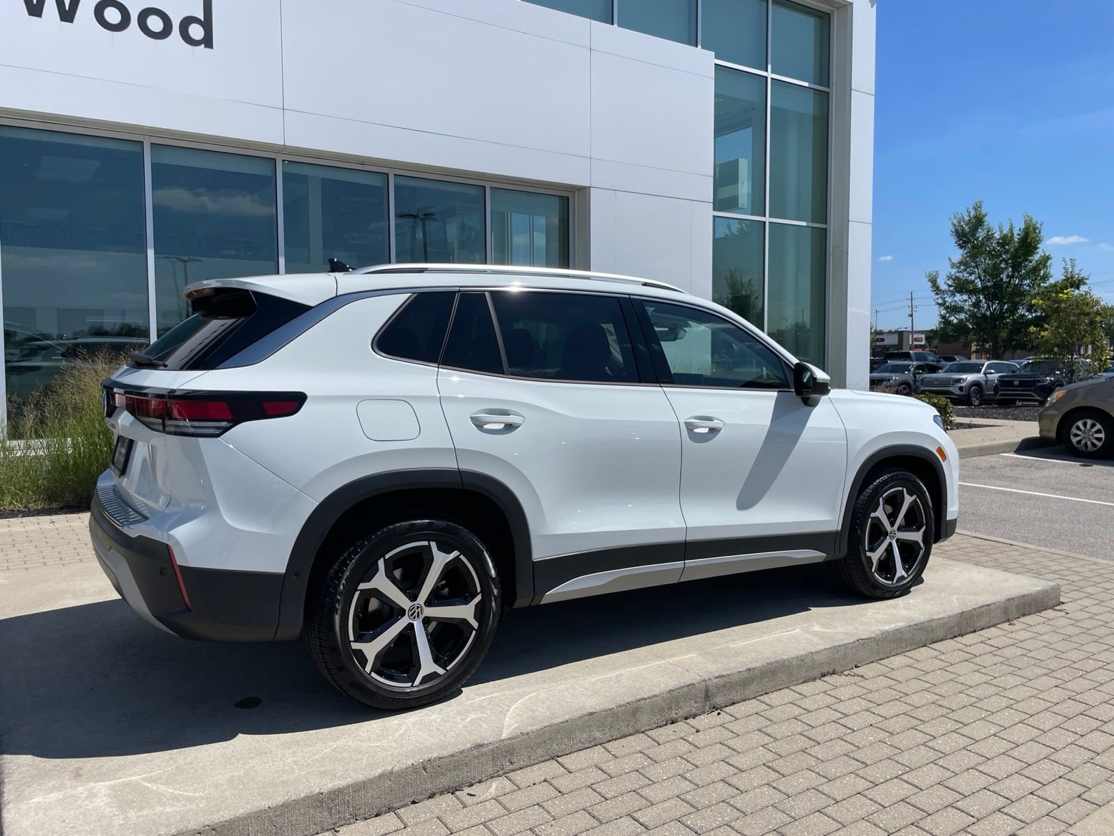 Certified 2025 Volkswagen Tiguan SE FWD image 54