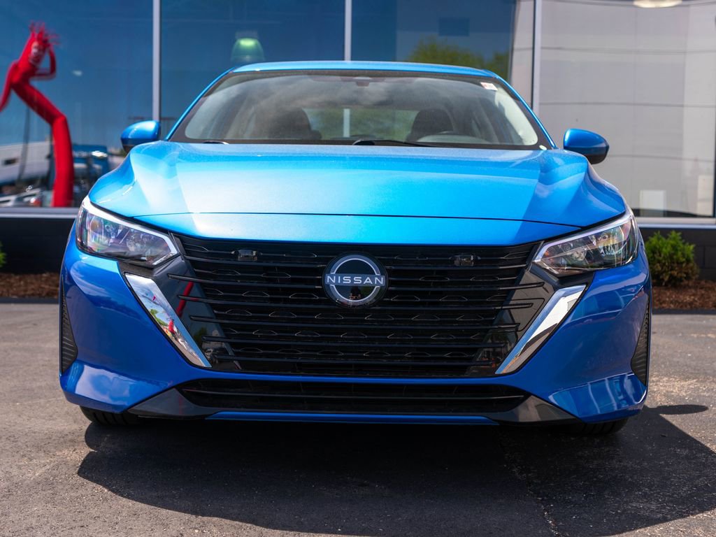 Used 2025 Nissan Sentra SV FWD image 2