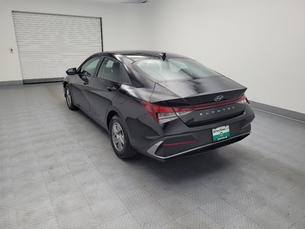 Used 2025 Hyundai Elantra SE FWD image 5