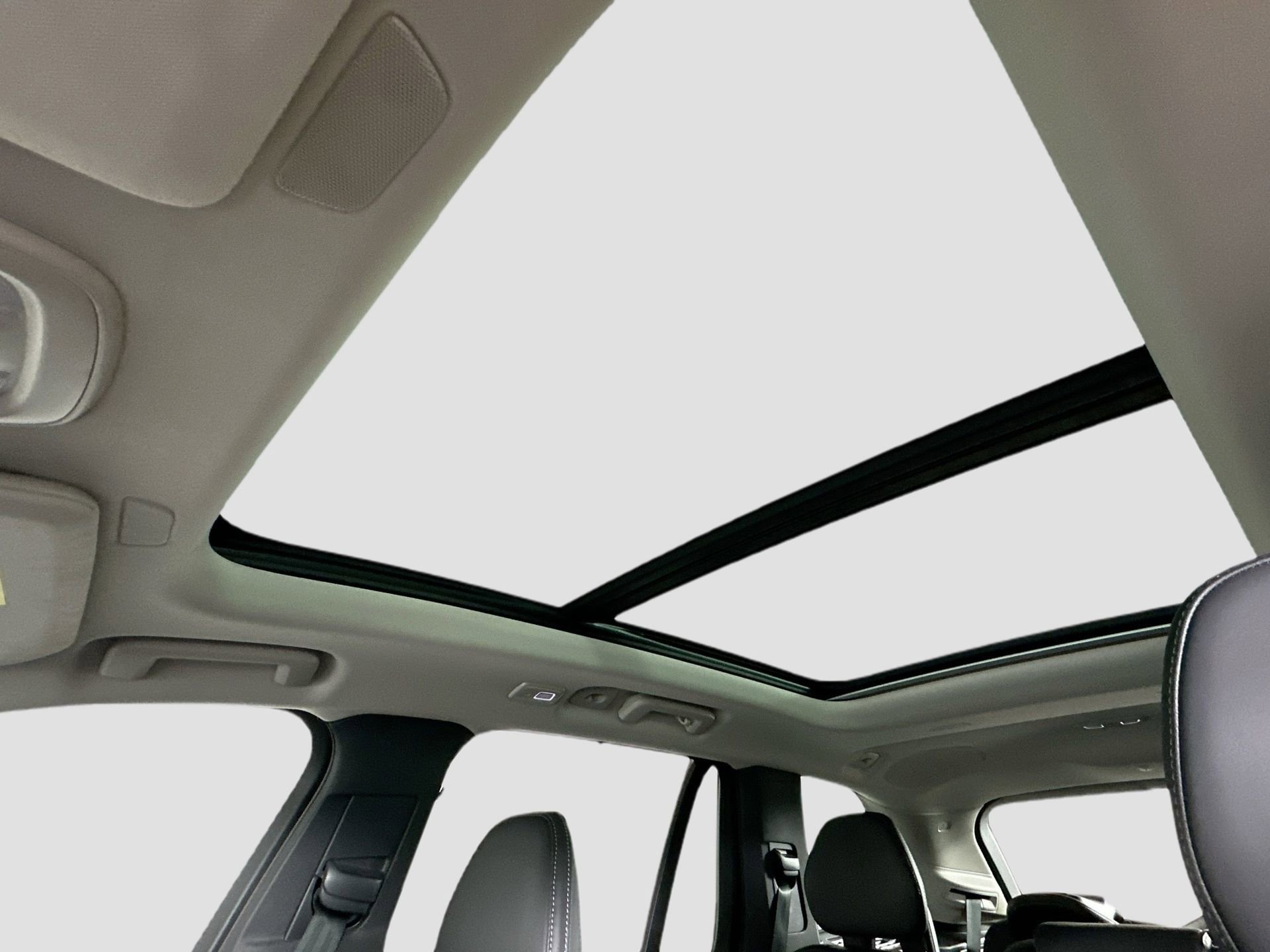 Certified 2023 Volvo XC90 B6 Ultimate w/ Protection Package Premier image 23