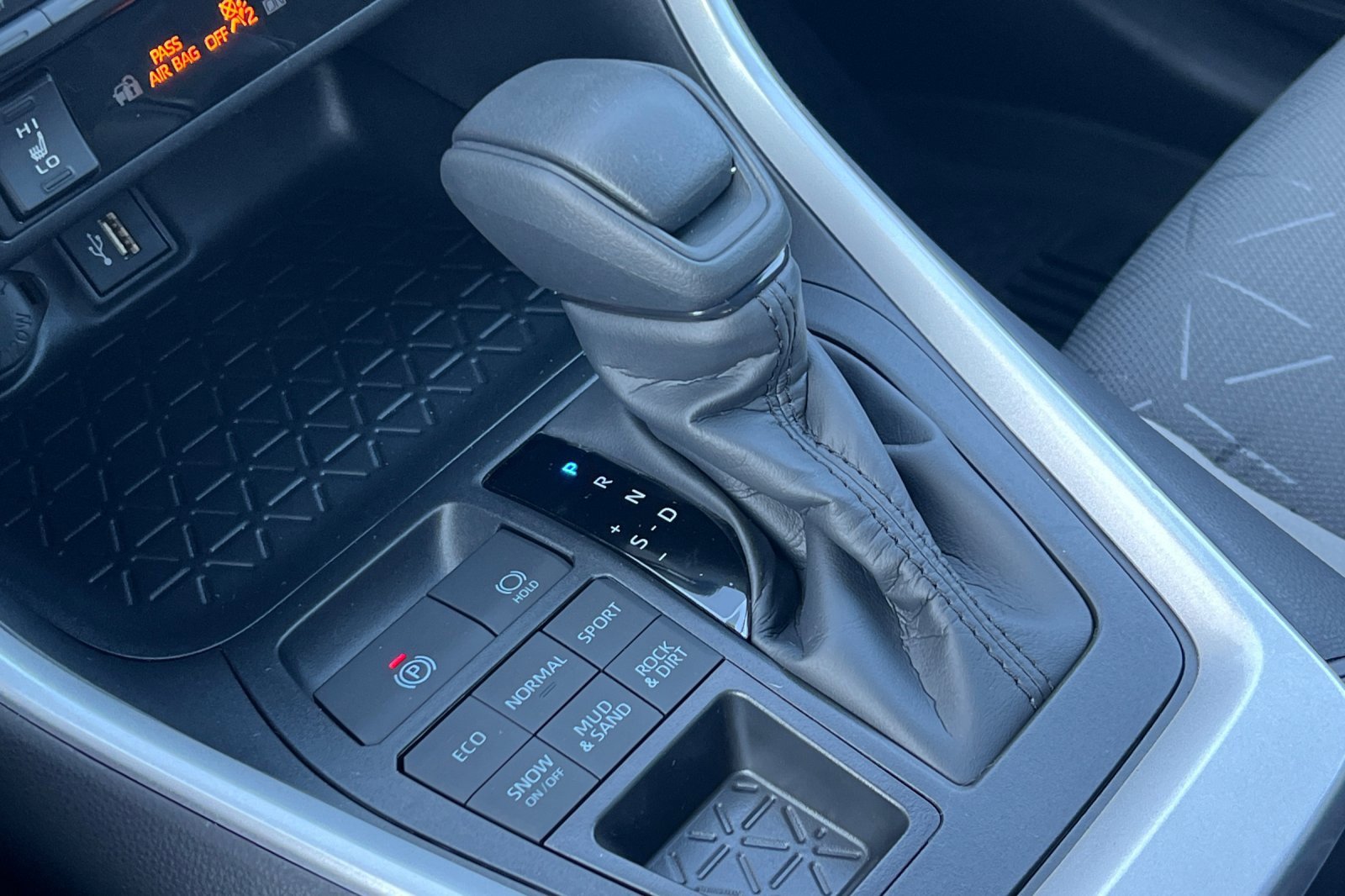 New 2025 Toyota RAV4 XLE w/ Convenience Package image 18