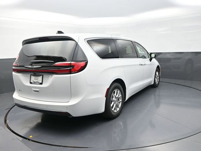 New 2026 Chrysler Pacifica Select image 9