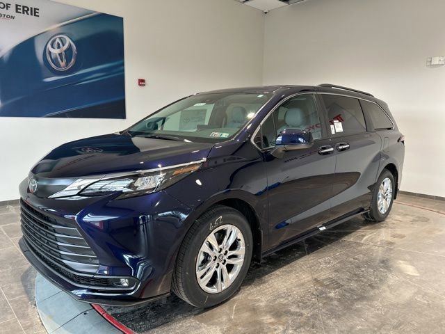 New 2026 Toyota Sienna XLE image 2