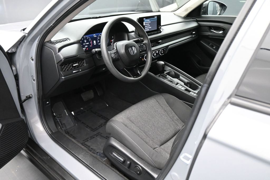 Used 2025 Honda Accord SE image 2