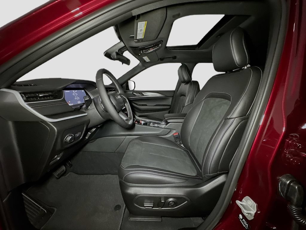 New 2025 Jeep Grand Cherokee L Altitude AWD/4WD image 14
