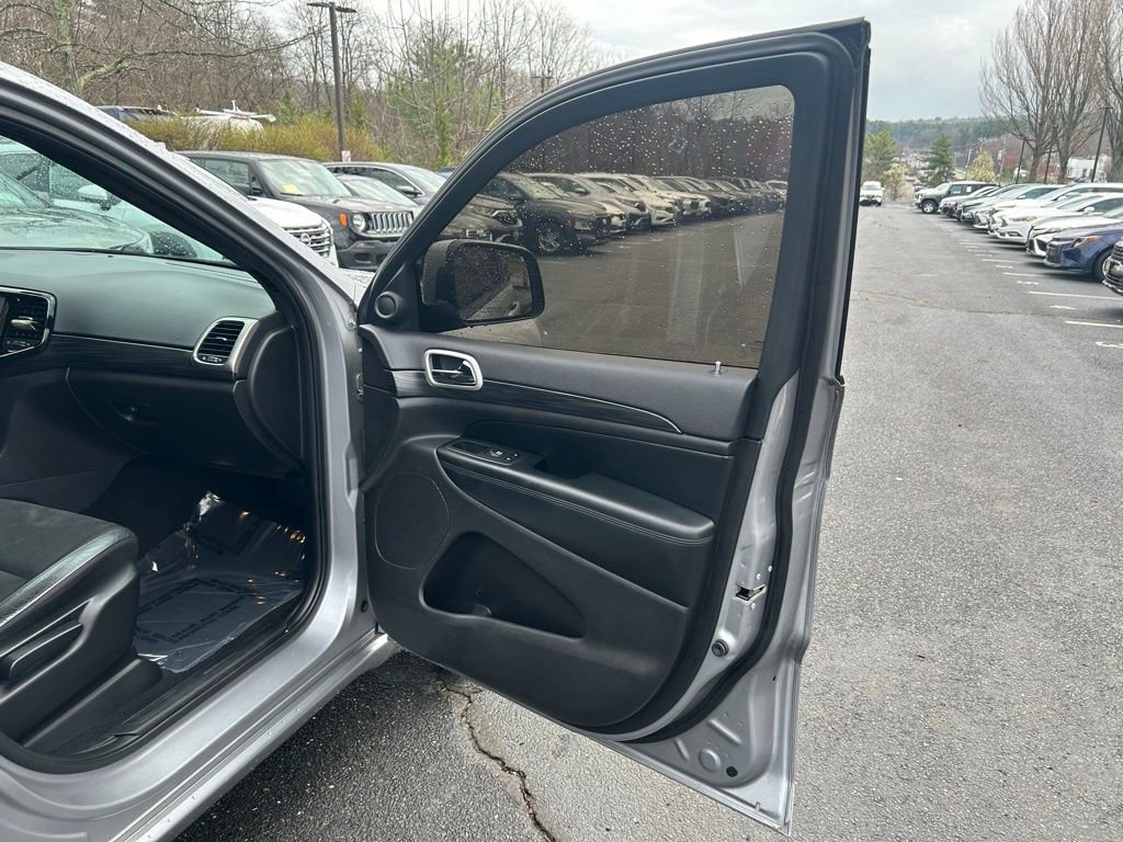 Used 2019 Jeep Grand Cherokee Altitude AWD/4WD image 27