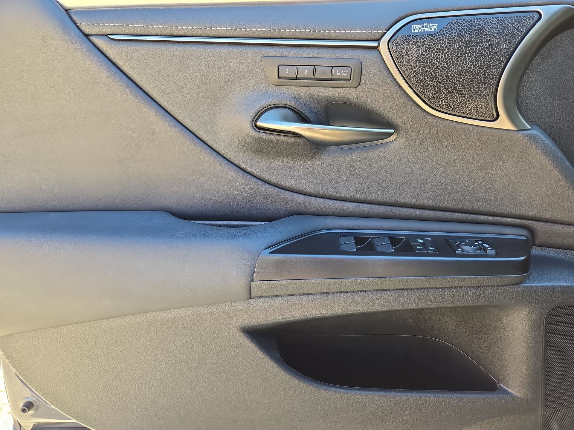 Used 2020 Lexus ES 350 F Sport w/ Accessory Package FWD image 15