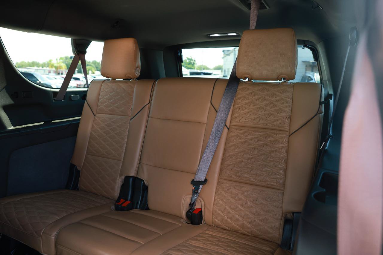 Used 2024 Cadillac Escalade ESV Premium Luxury AWD/4WD image 28