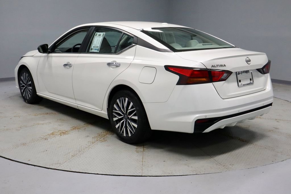 Certified 2025 Nissan Altima 2.5 SV image 8