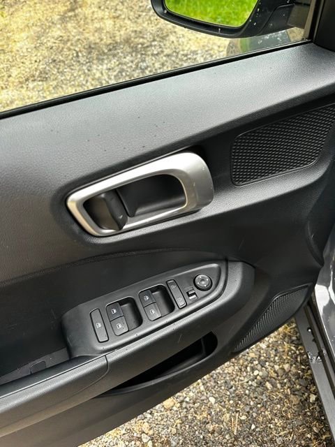 Certified 2025 Hyundai Venue SEL FWD image 10