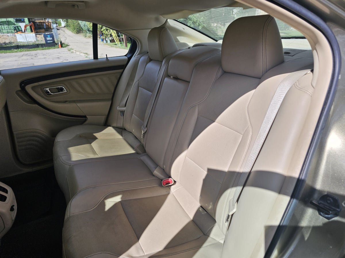 Used 2013 Ford Taurus Limited FWD image 28