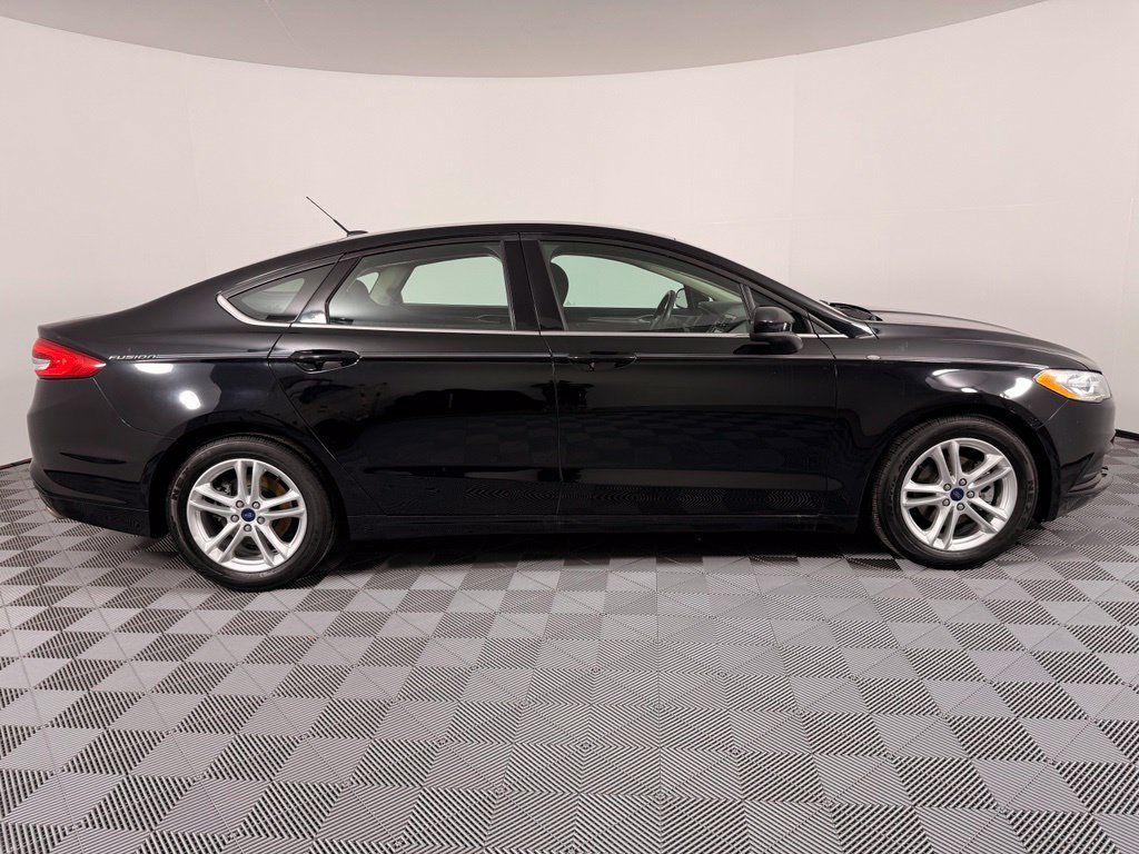 Used 2018 Ford Fusion SE w/ Fusion SE Technology Package FWD image 7