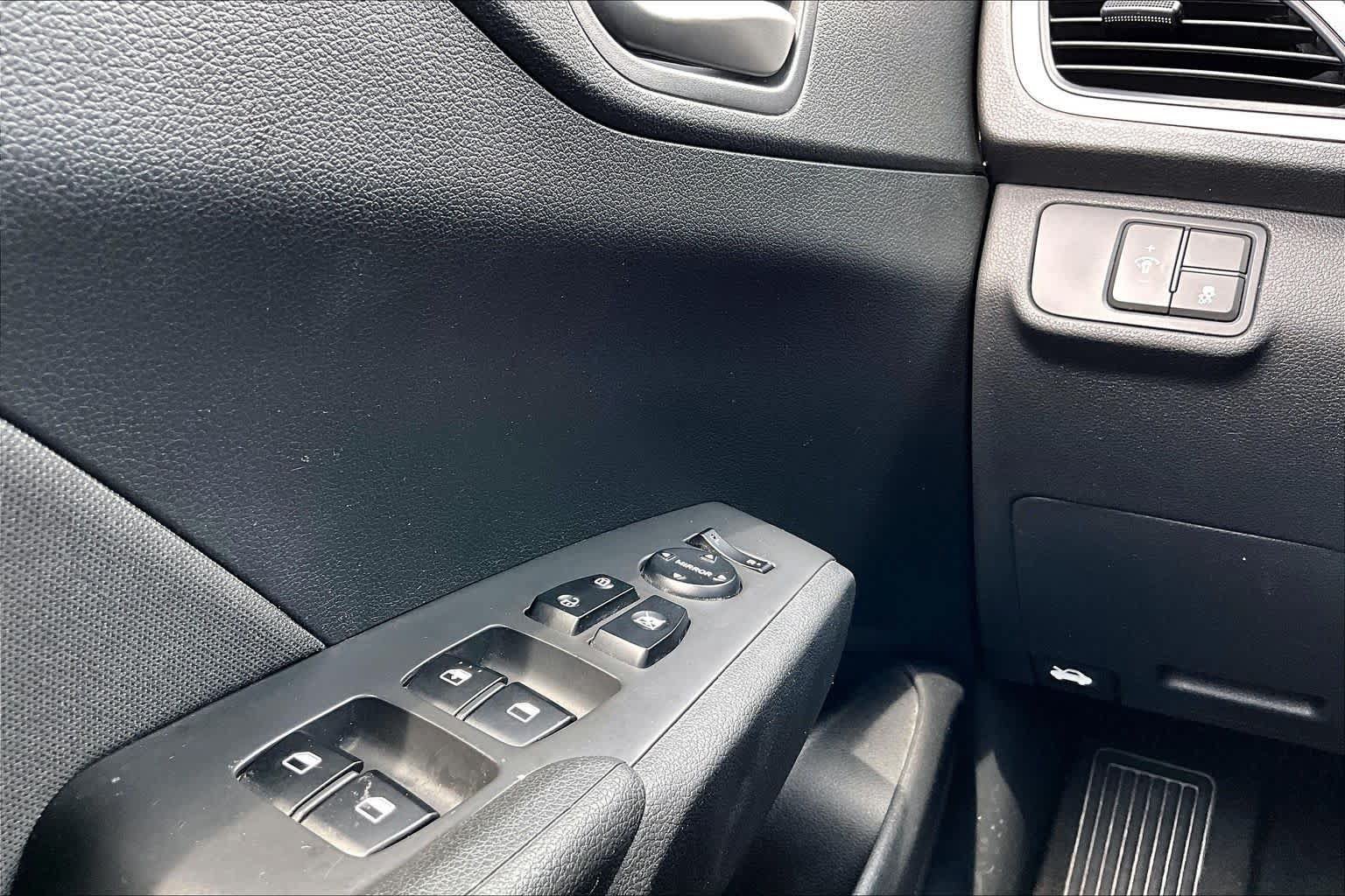 Used 2021 Hyundai Accent SE FWD image 36