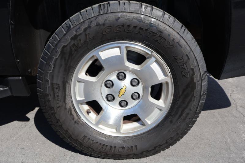 Used 2014 Chevrolet Suburban LT image 9