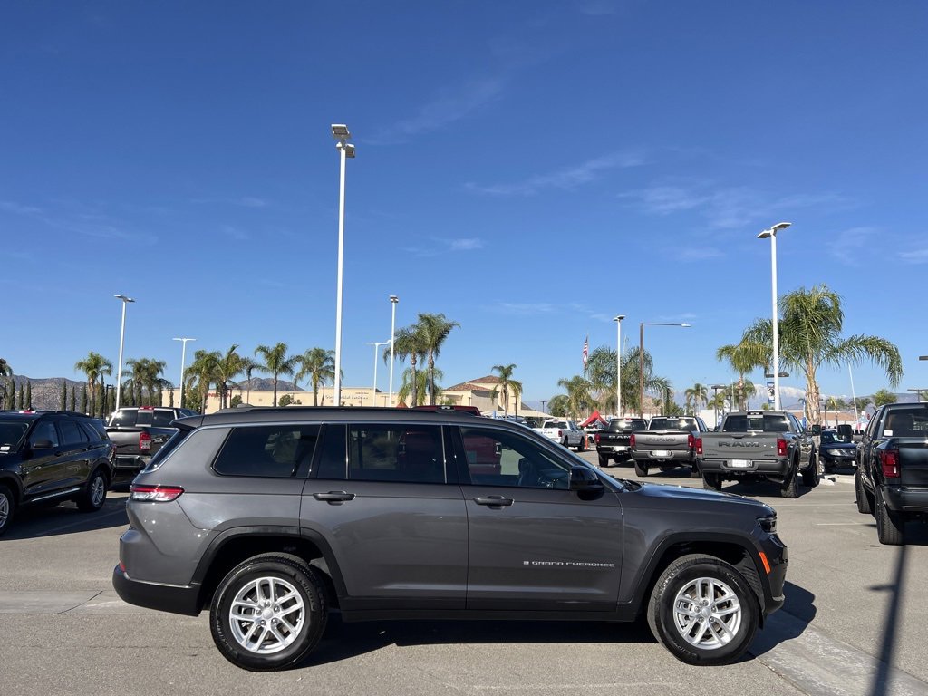 Used 2025 Jeep Grand Cherokee L Laredo w/ Luxury Tech Group I image 9