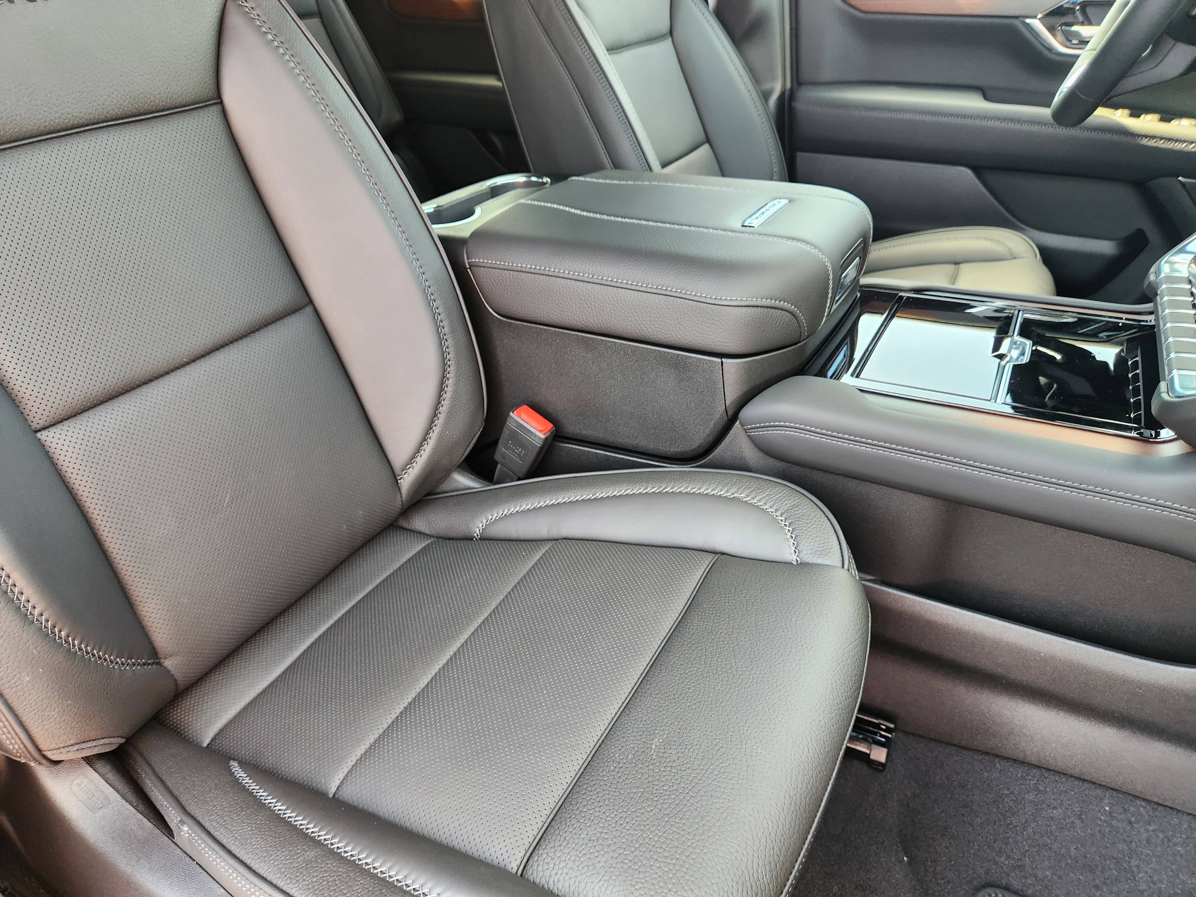 New 2026 GMC Yukon Denali w/ Denali Reserve Package image 10