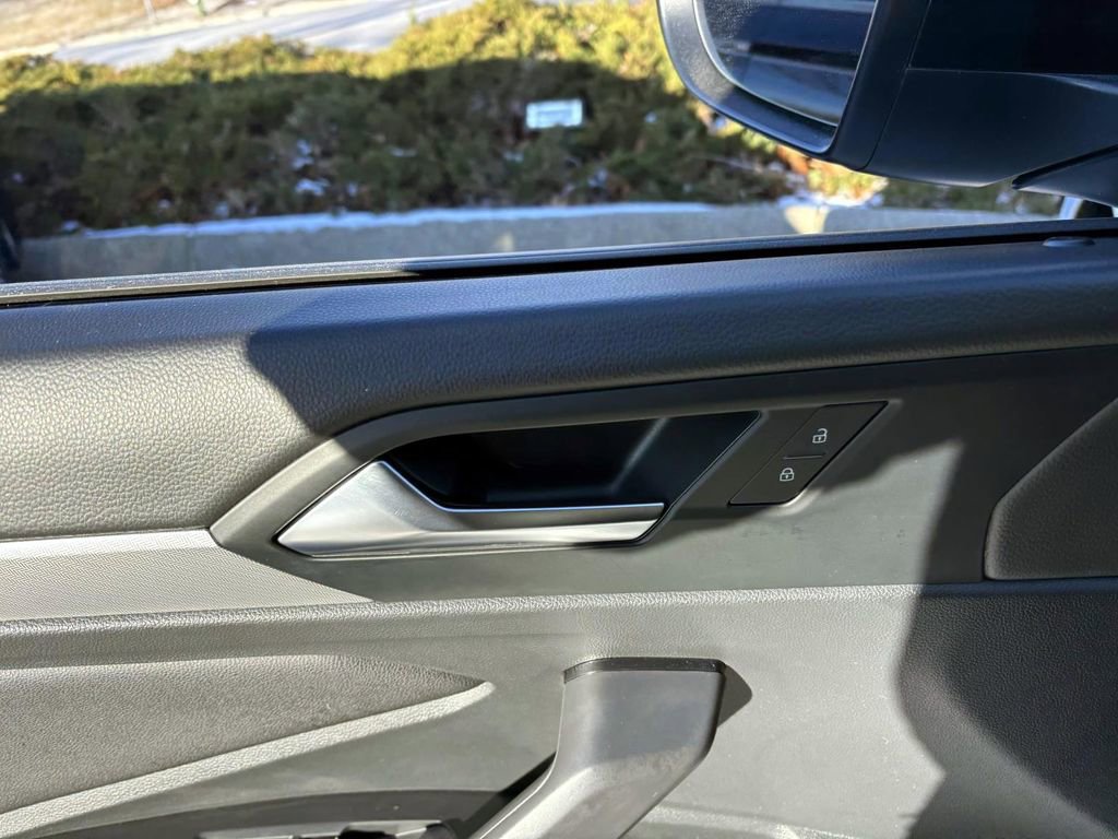 Used 2024 Volkswagen Jetta Sport image 10