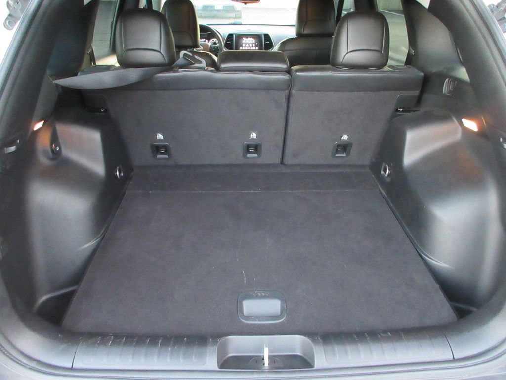 Used 2021 Jeep Cherokee Latitude Plus AWD/4WD image 10