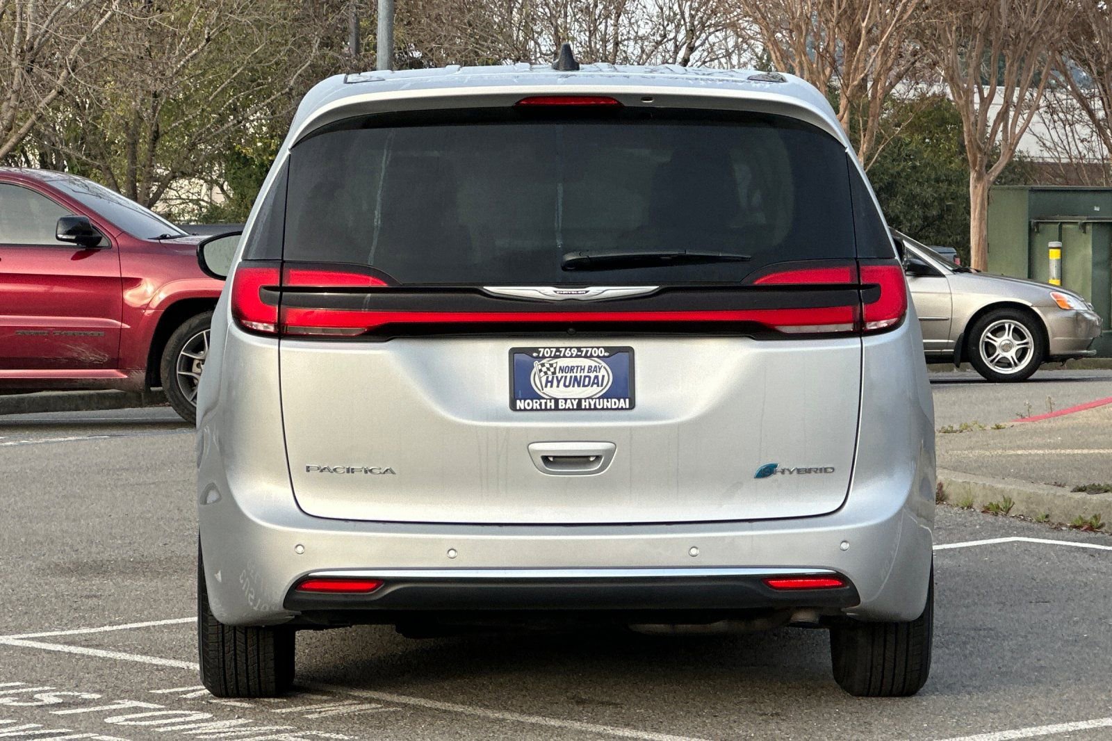 Used 2024 Chrysler Pacifica Select image 4