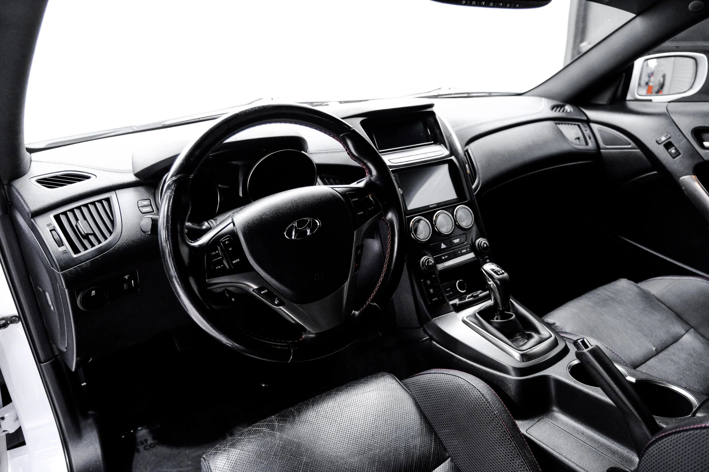 Used 2016 Hyundai Genesis Coupe 3.8 image 18