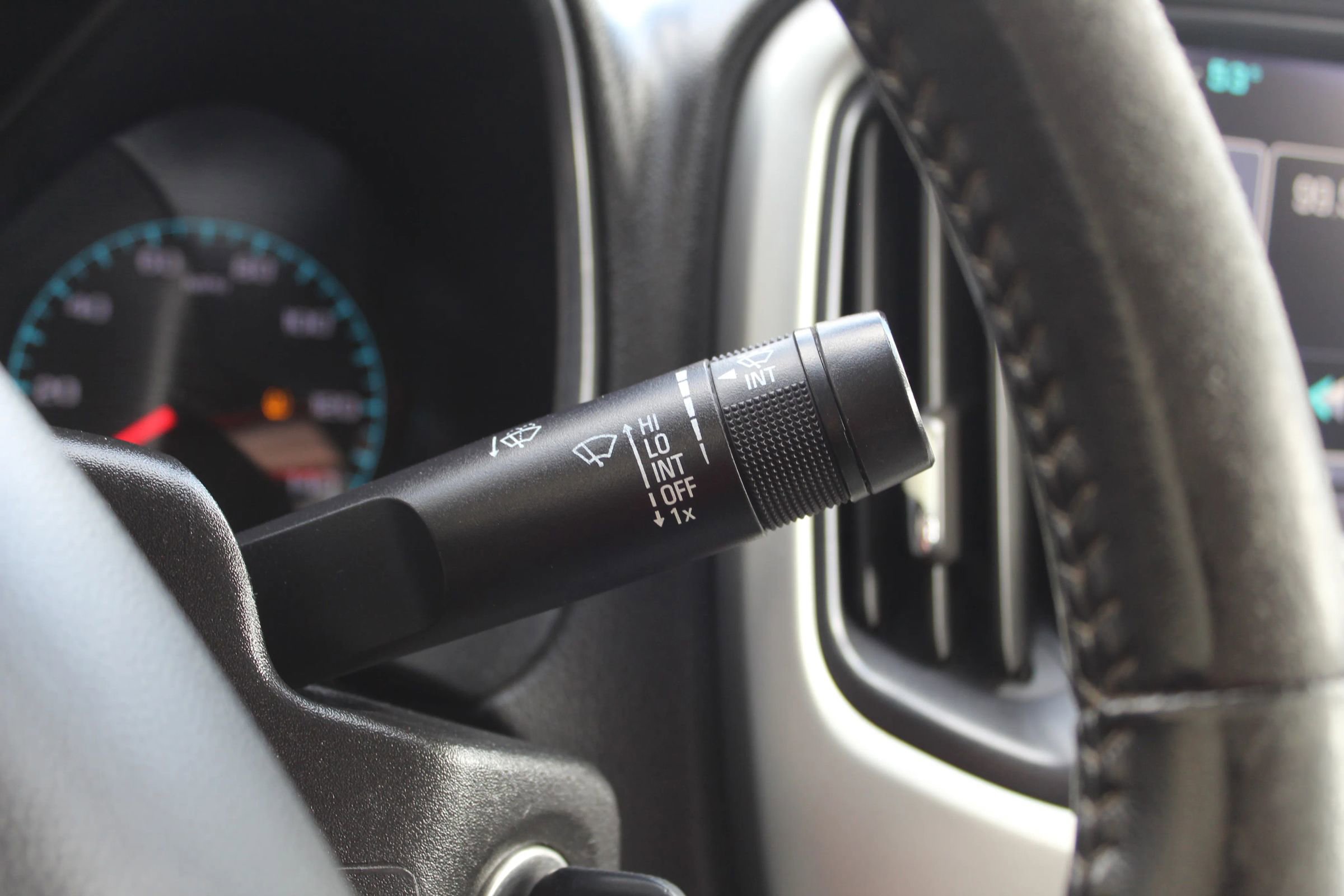 Used 2015 Chevrolet Colorado LT w/ Luxury Package image 29