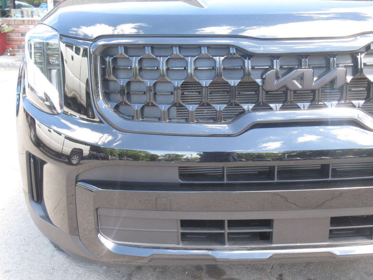 Used 2025 Kia Telluride EX X-Line AWD/4WD image 3