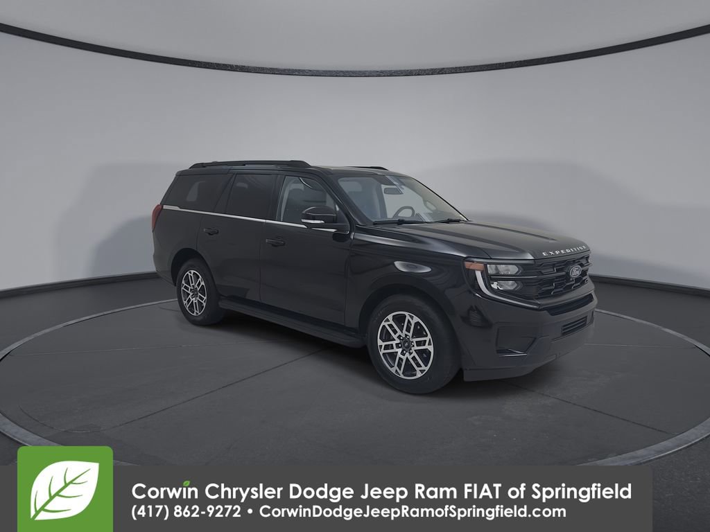 Used 2025 Ford Expedition Active AWD/4WD image 3
