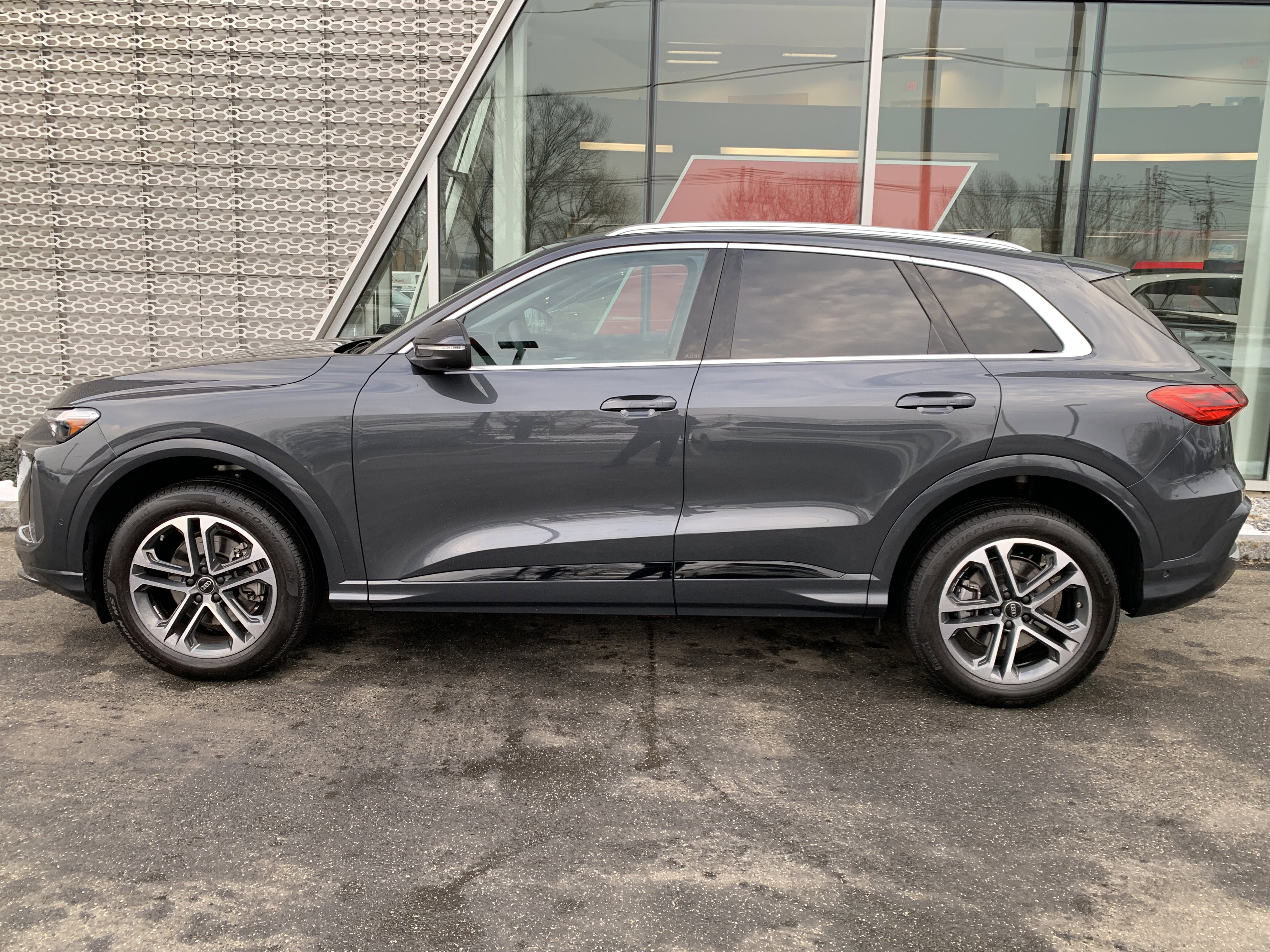 Certified 2025 Audi Q5 Premium Plus w/ Premium Plus image 2