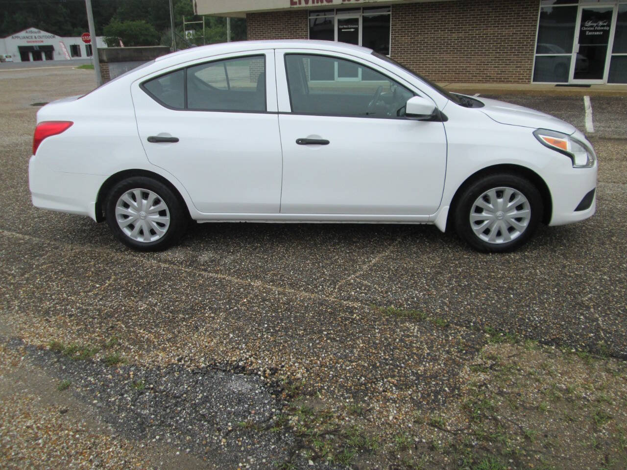 Used 2019 Nissan Versa S FWD image 41