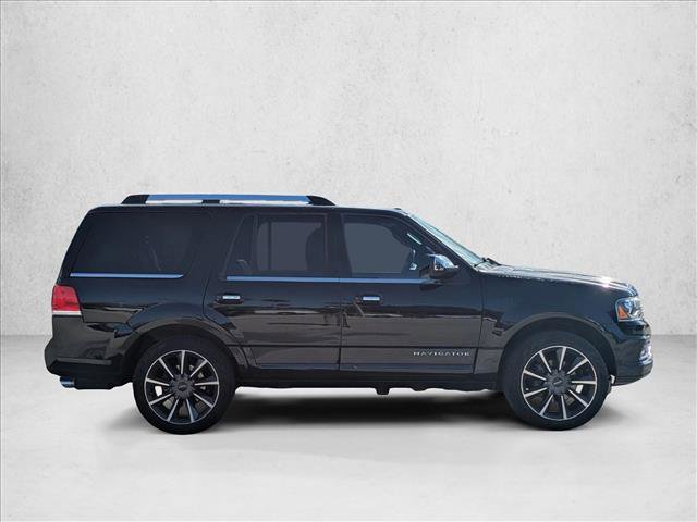 Used 2017 Lincoln Navigator Reserve image 4