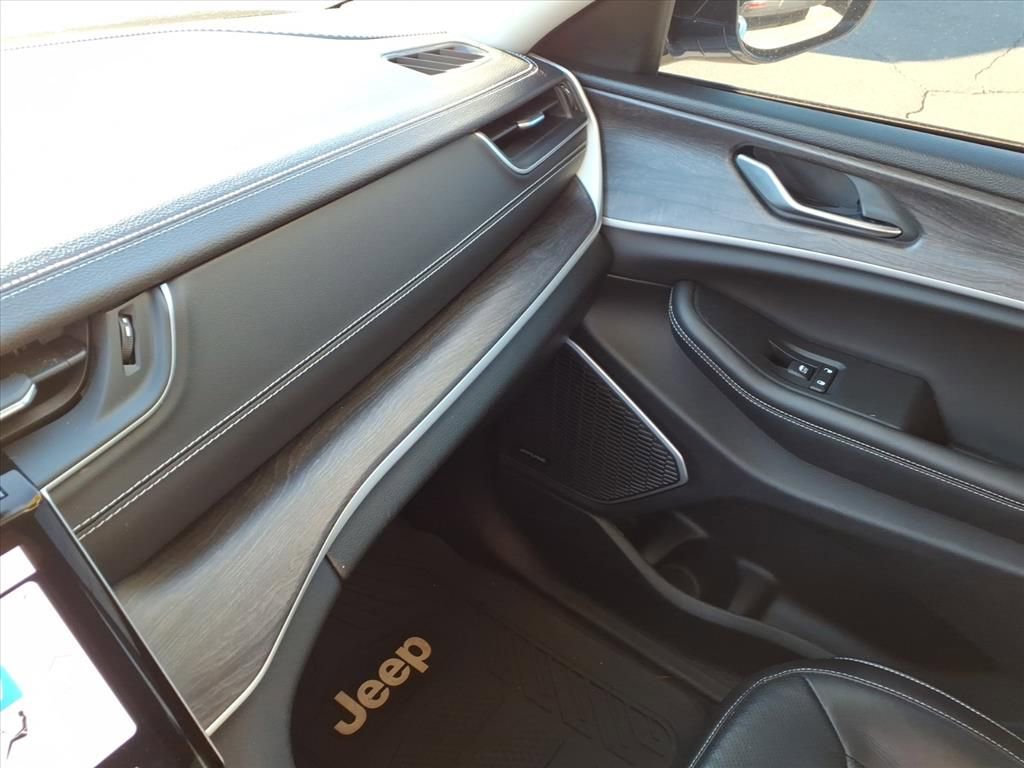 Used 2023 Jeep Grand Cherokee Limited w/ Luxury Tech Group II image 63