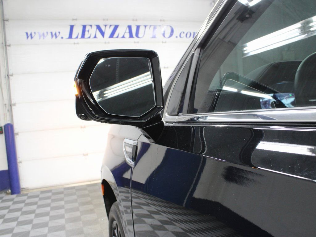 Used 2024 GMC Yukon XL SLT w/ SLT Luxury Package image 73