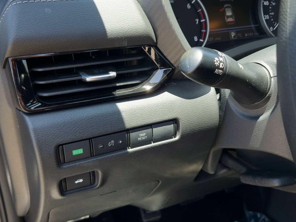 Used 2025 Nissan Sentra SV FWD image 16